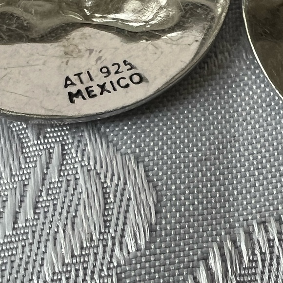 925 Sterling Silver Hammered Round Earrings - Picture 6 of 6